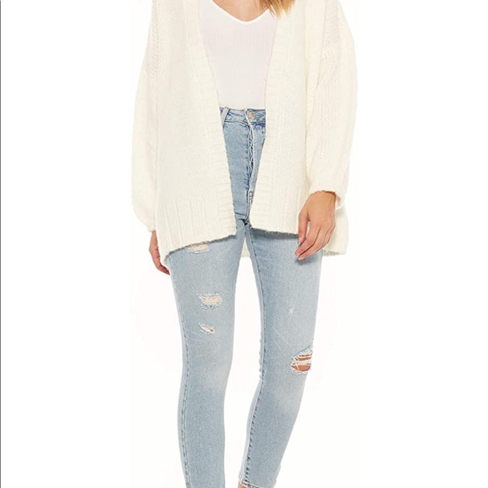 Lion's Bouquet New
Oversize-Knit V-Nick Sweater - Picture 3 of 7